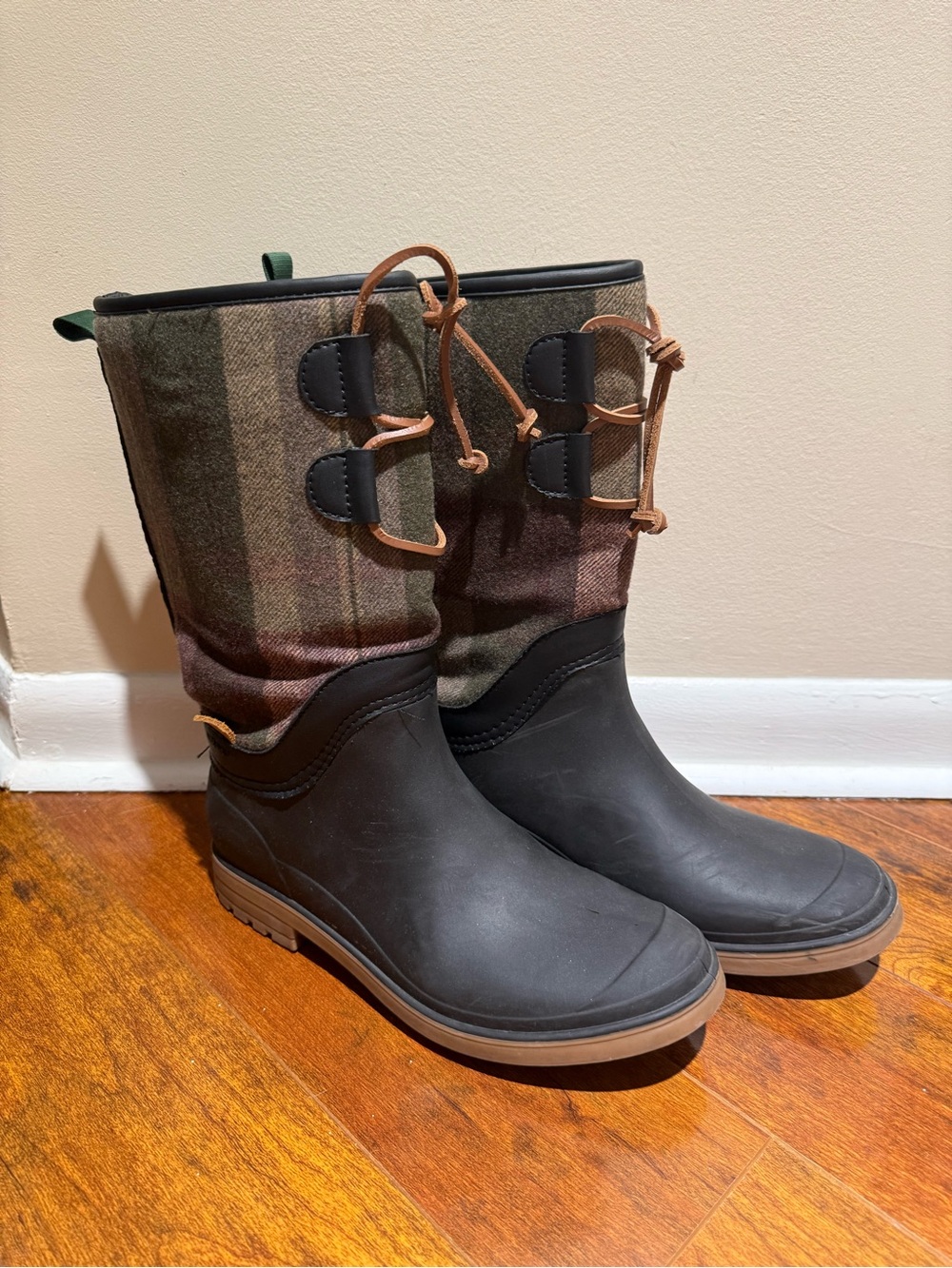 Kamik Abigail Women’s Plaid Rubber Rain Winter Boots – Size 10